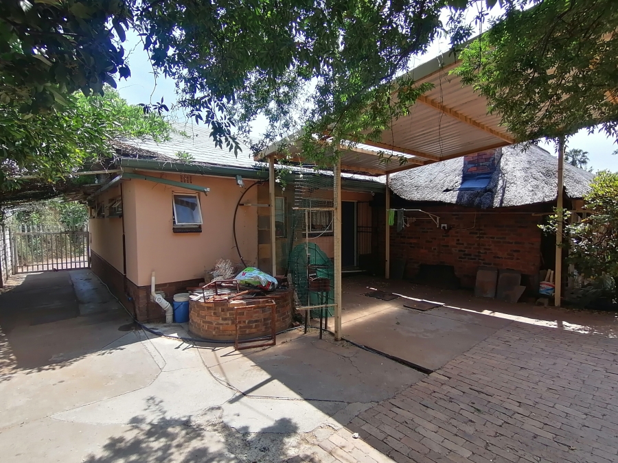 4 Bedroom Property for Sale in Wilkoppies North West